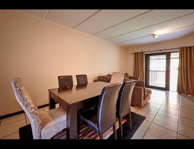 3 BEDROOM APARTMENT RENTED IN SUNNINGHILL